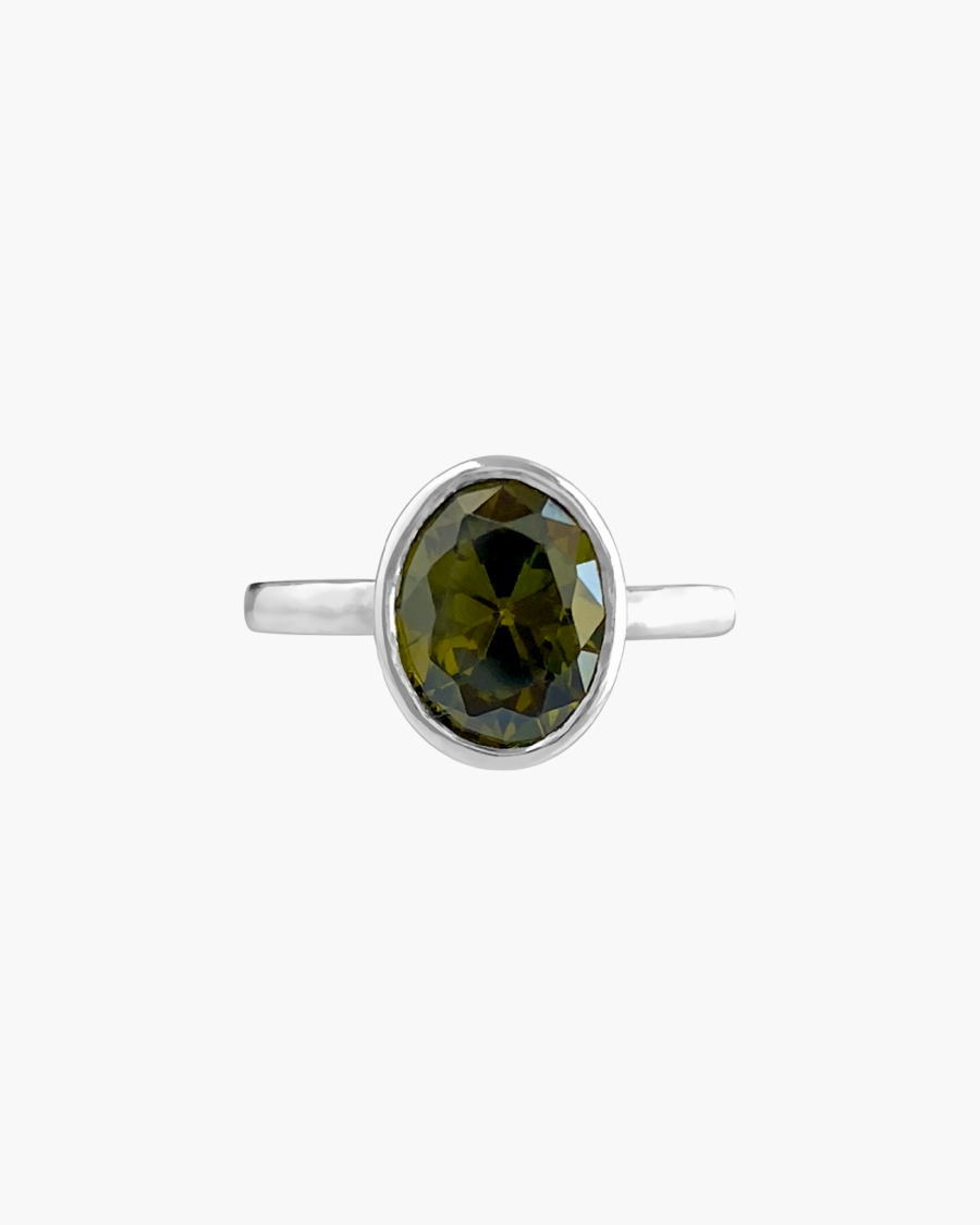 Anillo oval verde oliva